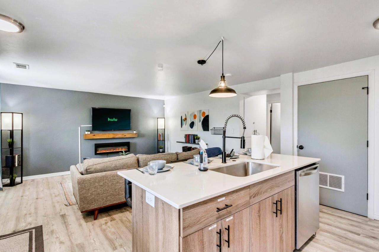 Cozy For Bookworms - Laundry - King Bed - Parking Appartement Salt Lake City Buitenkant foto